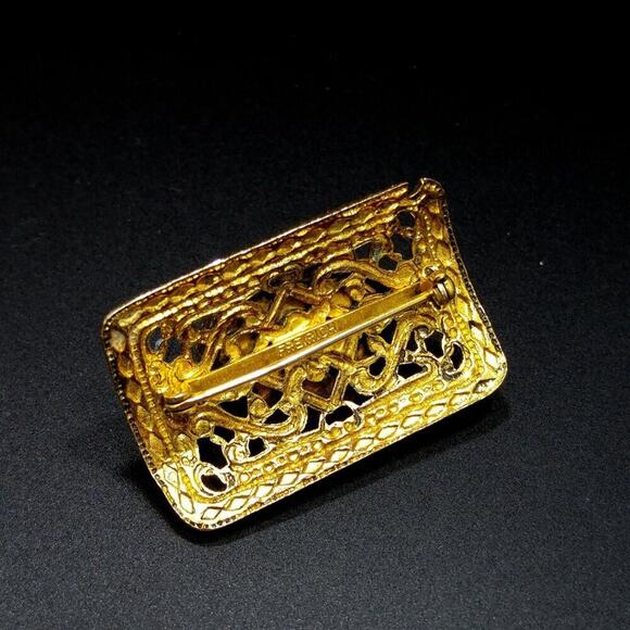 Freirich Victorian Revival Black Glass Filigree Brooch Gold Plated 1960s - Picture 6 of 10